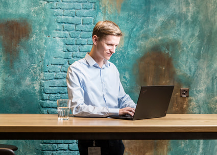 Trainee General Management am Laptop Trainee General Management am Laptop